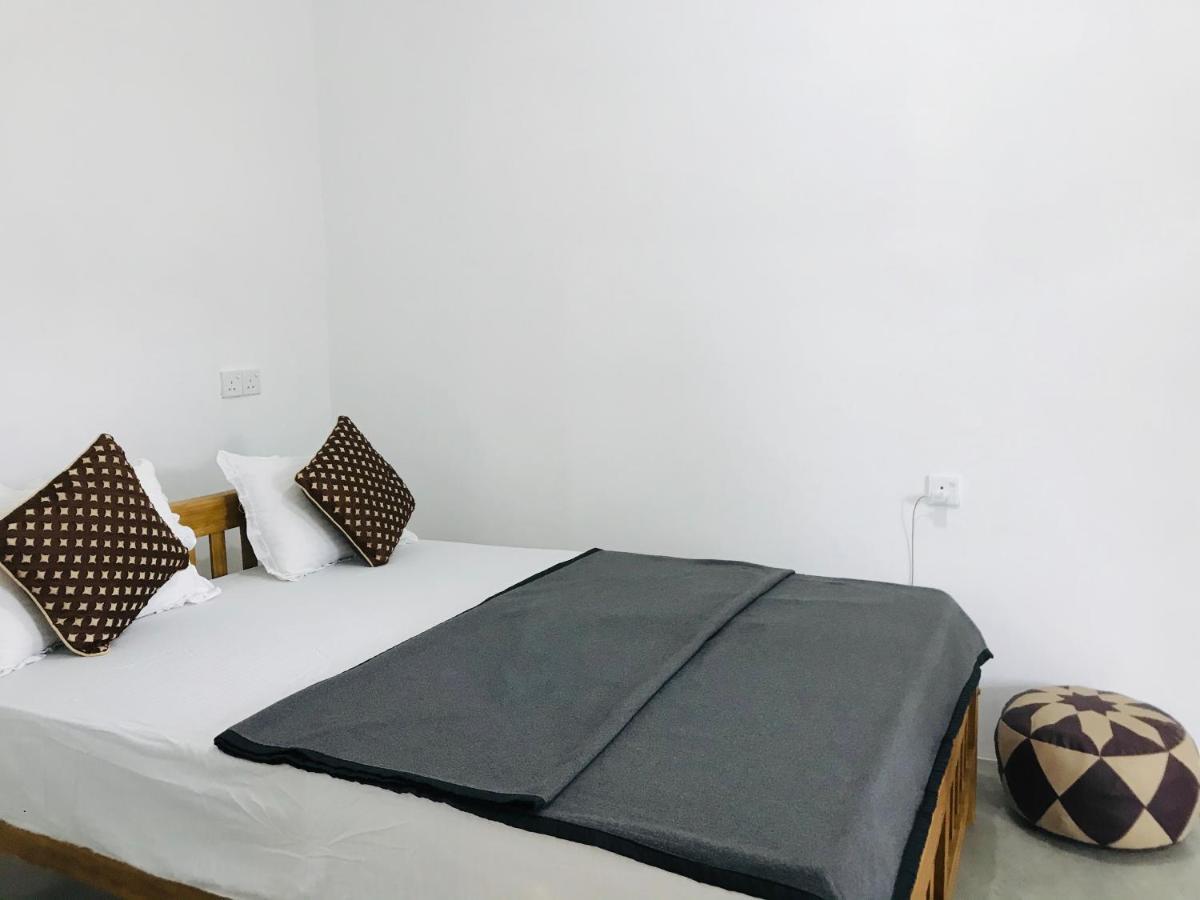 Montes Ella Bed & Breakfast Luaran gambar