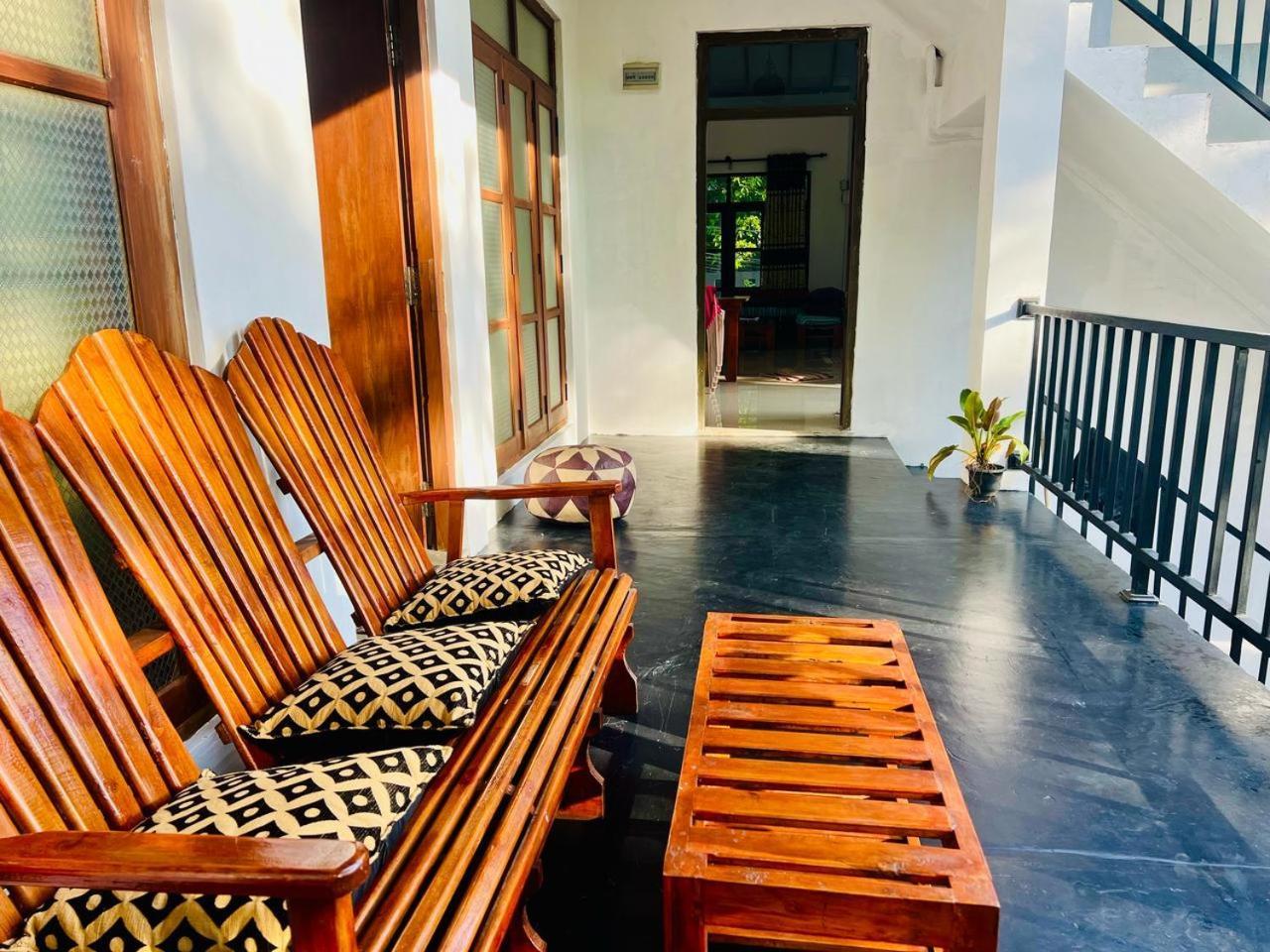 Montes Ella Bed & Breakfast Luaran gambar