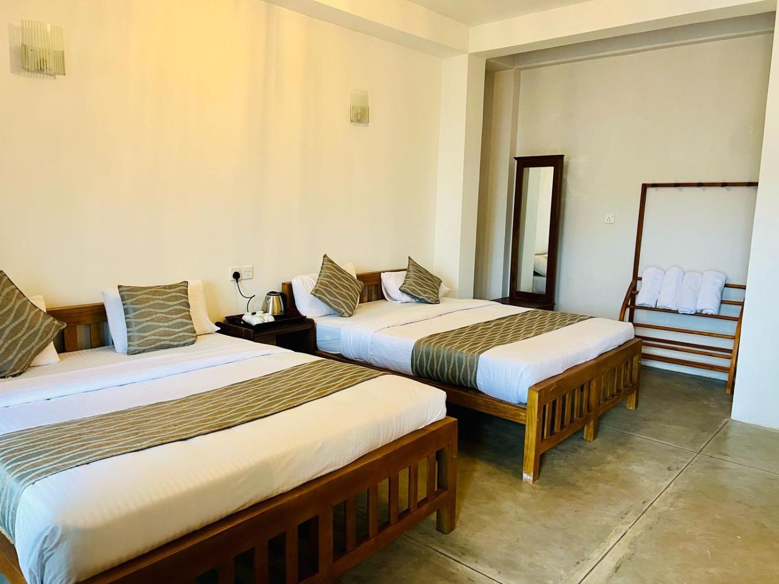 Montes Ella Bed & Breakfast Luaran gambar