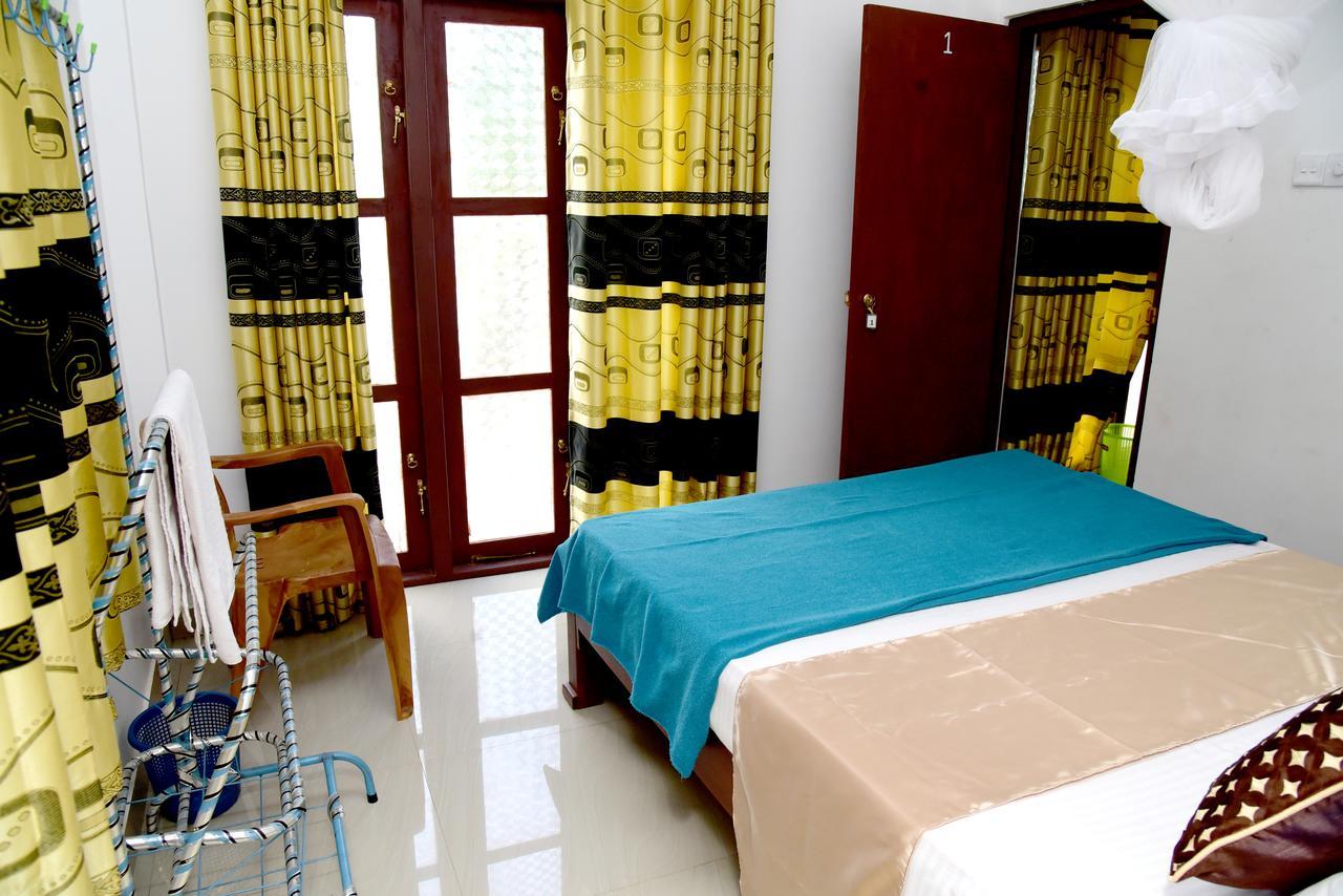 Montes Ella Bed & Breakfast Luaran gambar