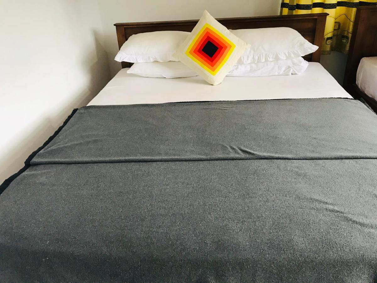 Montes Ella Bed & Breakfast Luaran gambar